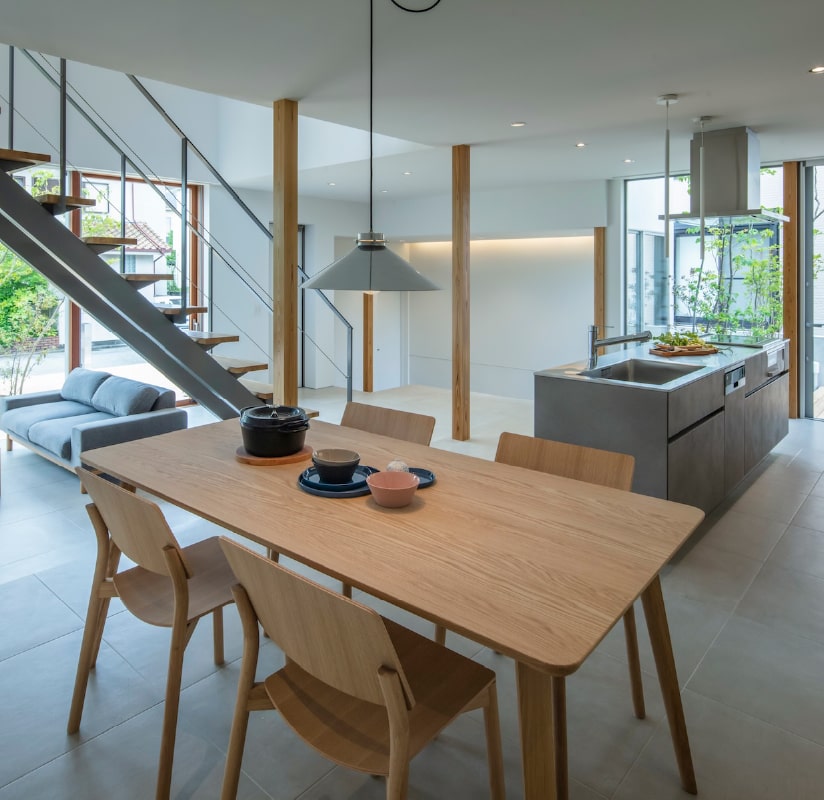 白とグレーがつくる、静かで美しい空間。