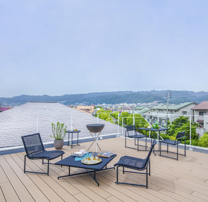 六甲山を望む屋上テラスで、特別な時間を。