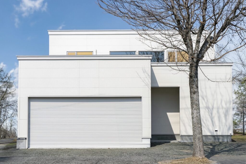 白で統一された外観デザイン