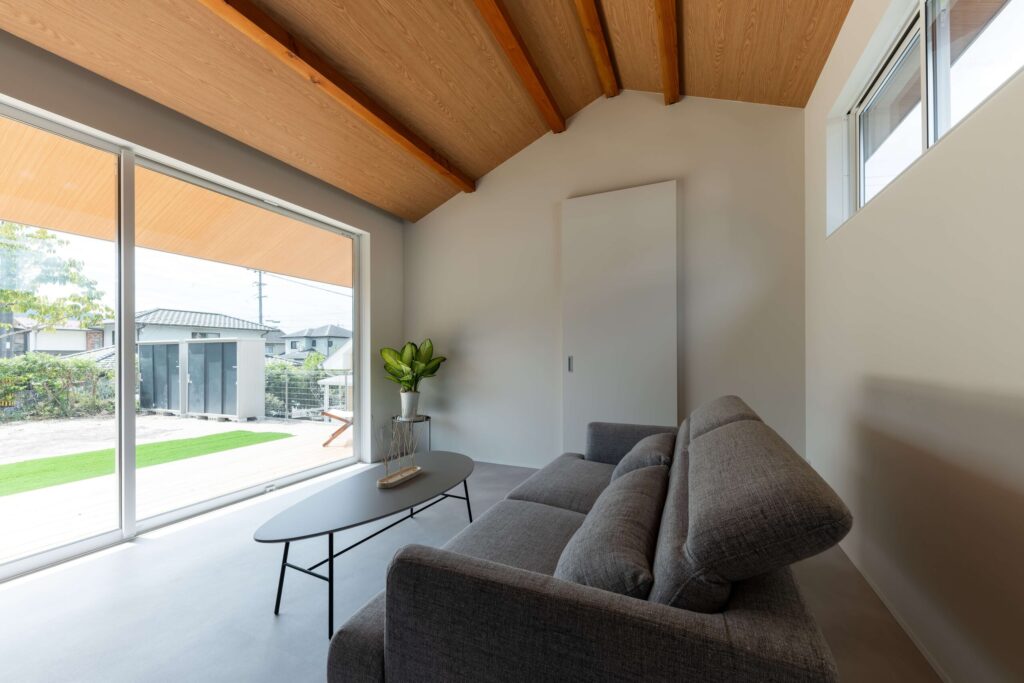 庭の緑とつながる室内空間