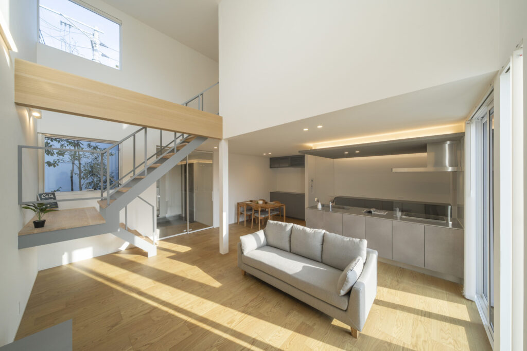 ノイズを抑えたミニマルな内装