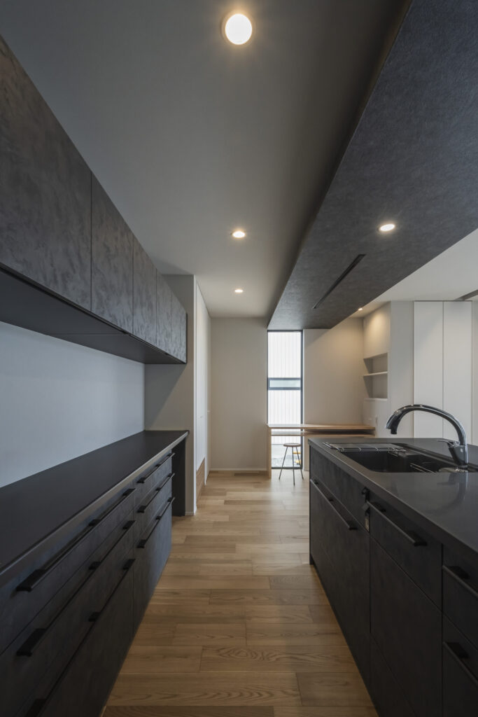 視線が抜けるキッチンとリビングの連続空間