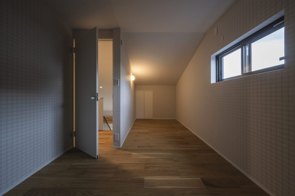 高窓から光が入るセカンドスペース