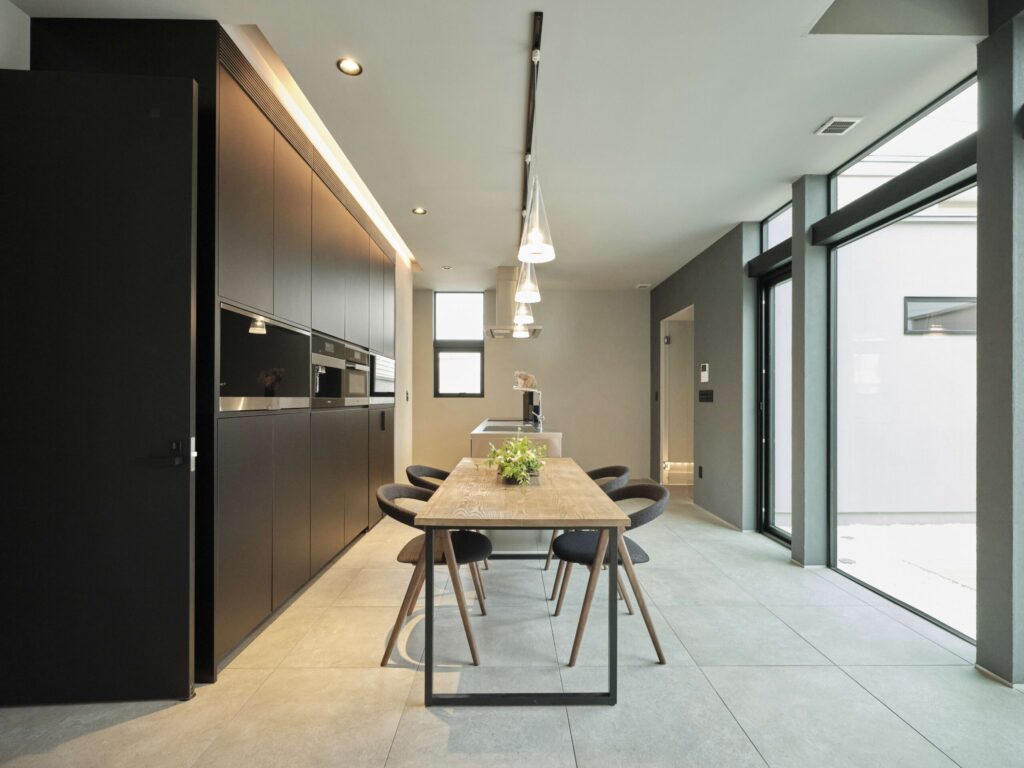 中庭が守り、光がひらく。プライバシーと開放感を両立したコートハウス