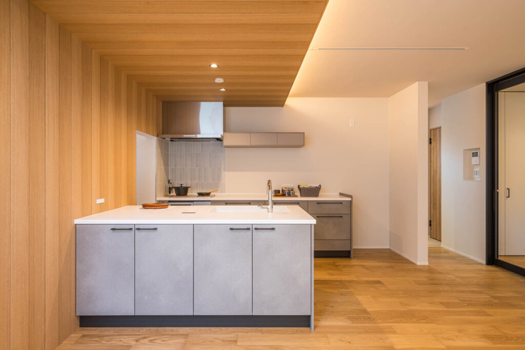 小さな居場所がやすらぎを育む、心地よい余白のある住まい