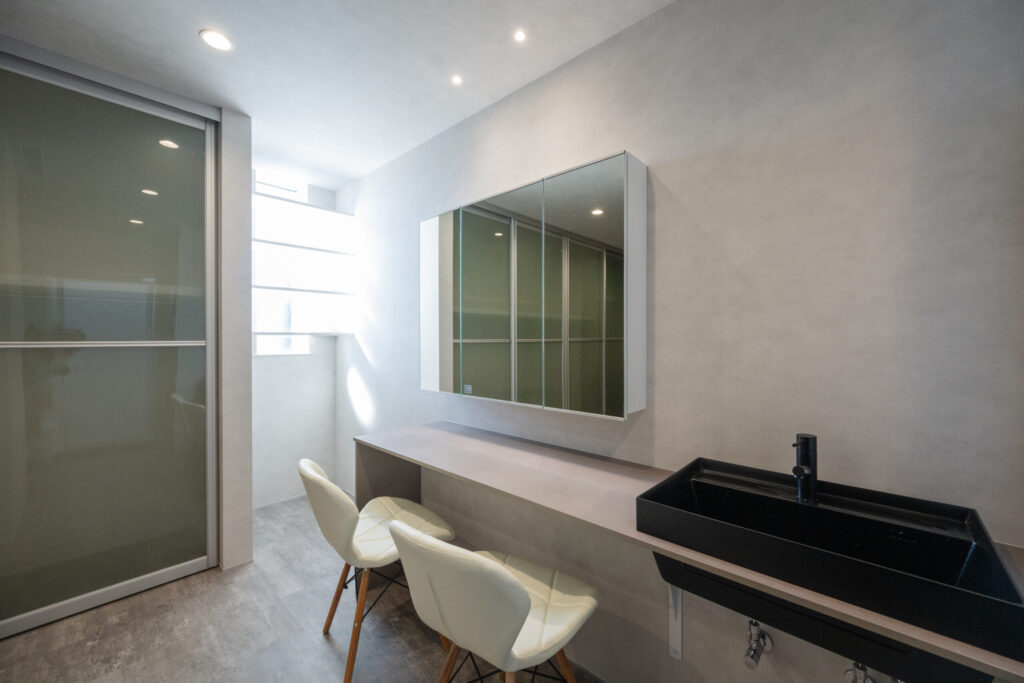 回遊動線でつながる造作洗面スペース