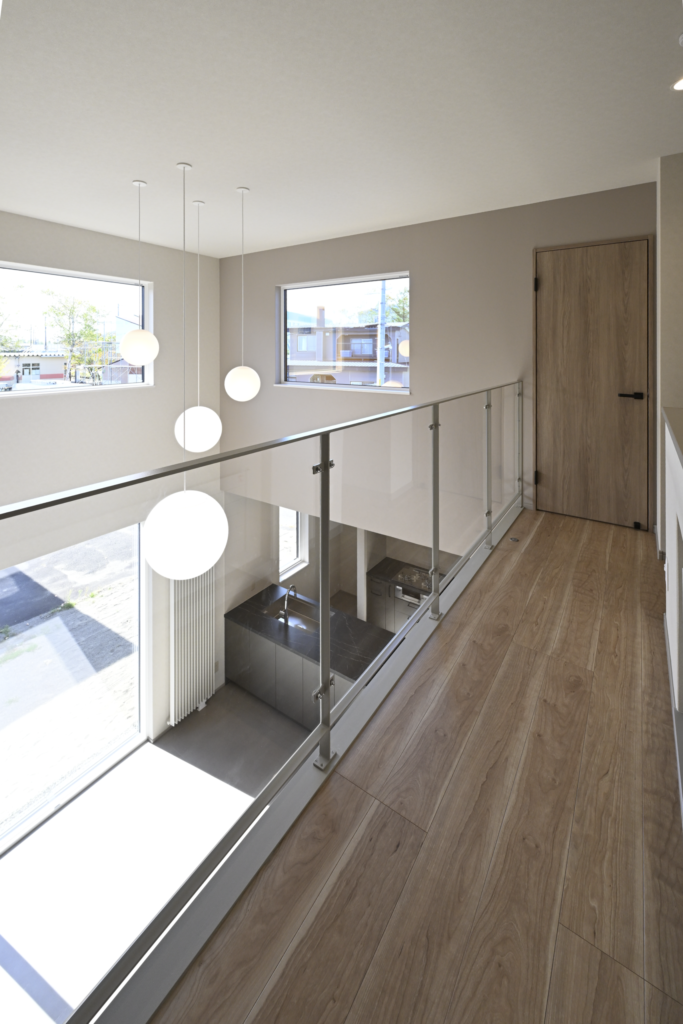 明るい吹き抜け空間