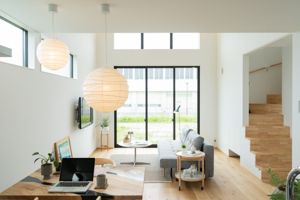 素材の質感が映える、整然とした表情をもつ心地よい住まい