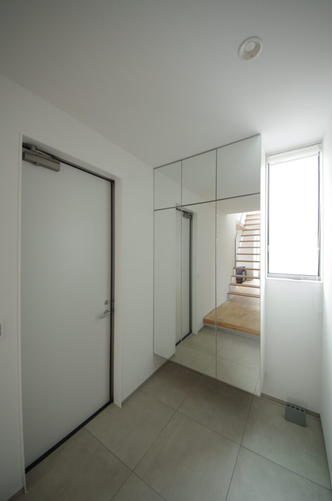 明るい玄関ホール