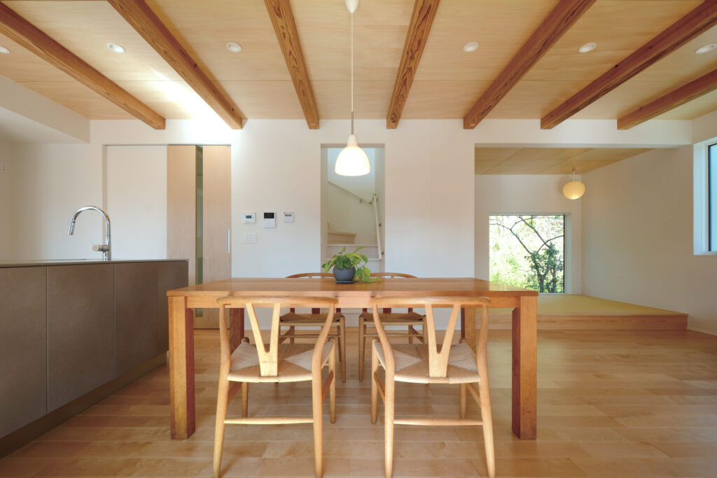木のぬくもりと開放感が広がる、やさしく明るい住まい
