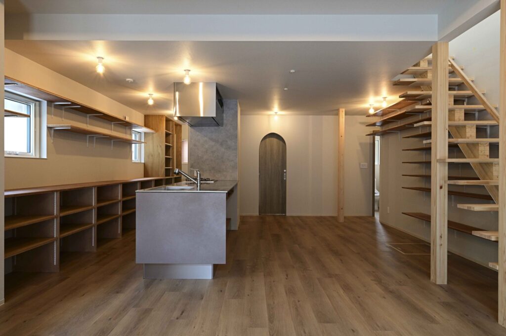 明るいリビングダイニング