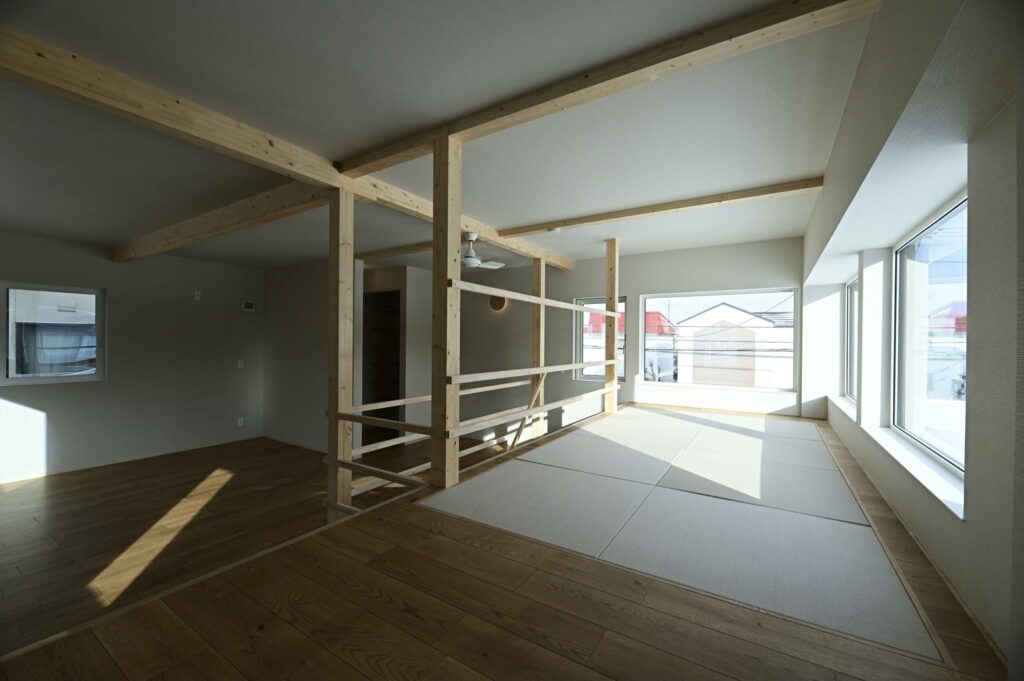 大開口がつながる明るい2階空間