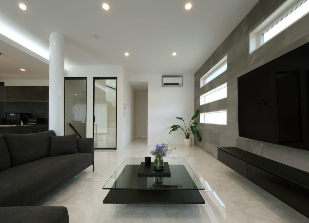 同系色で整えた静かな美しさと、緩やかに広がるつながりをもつ住まい