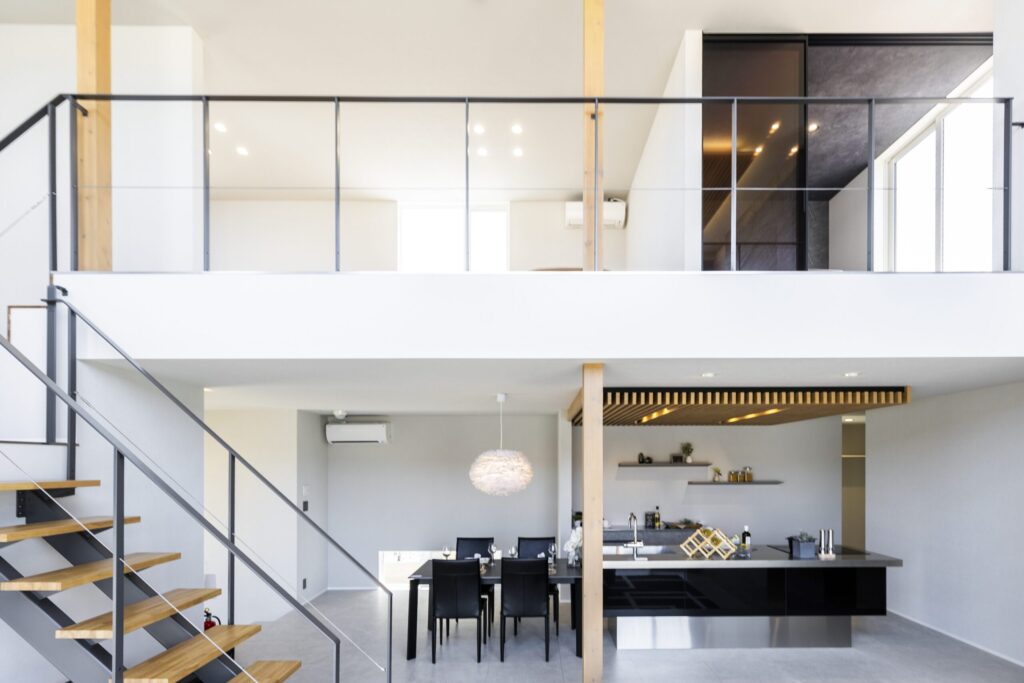 大開口と立体的なつながりが生む、ゆとりと上質さに満ちた住まい