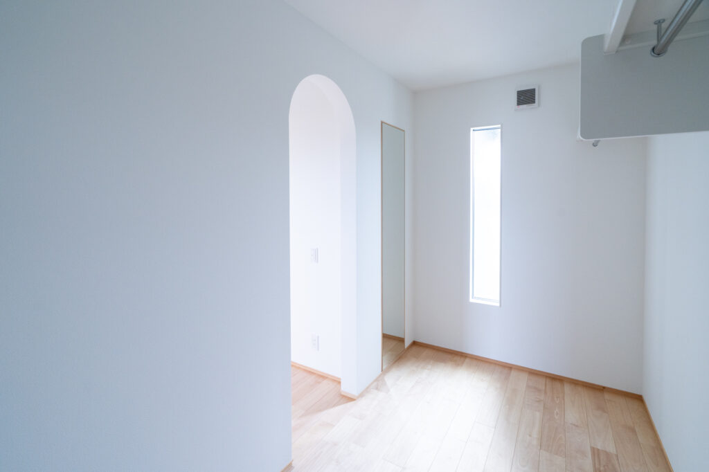 シンプルなウォークインクローゼット