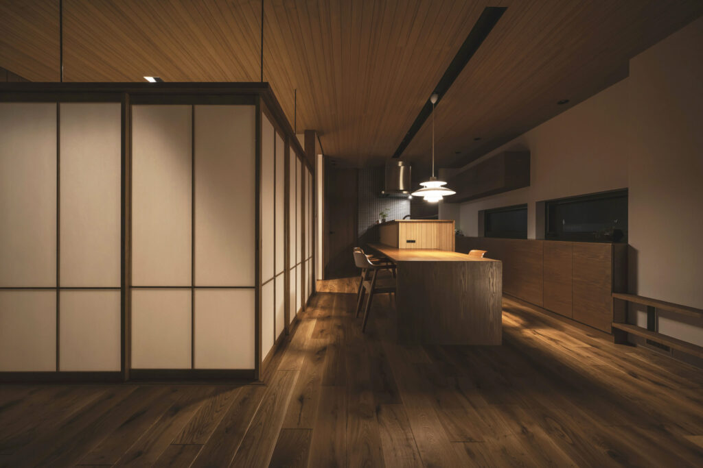 戸を閉めた状態の落ち着きある和室