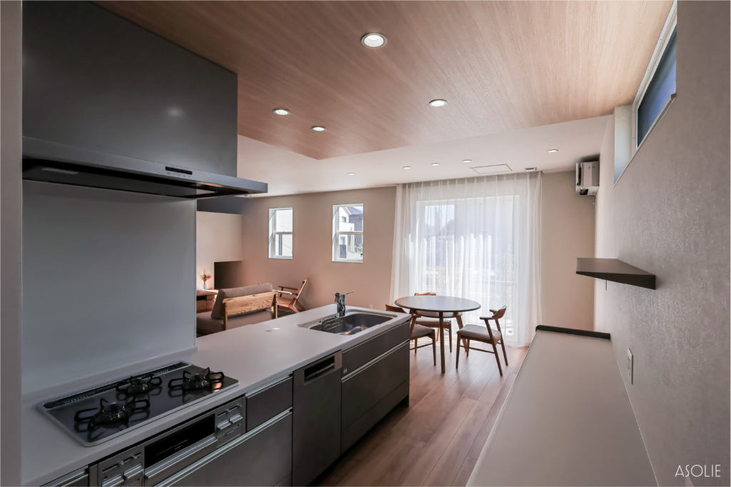 下がり天井のあるキッチン