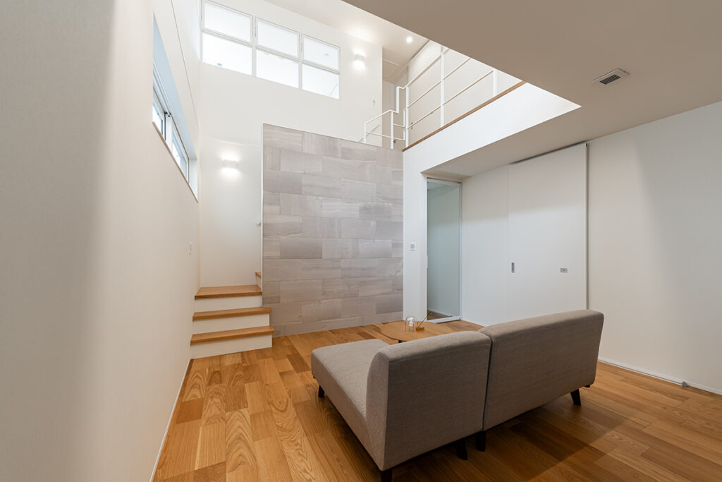 明るい光が開放感をもたらすリビング