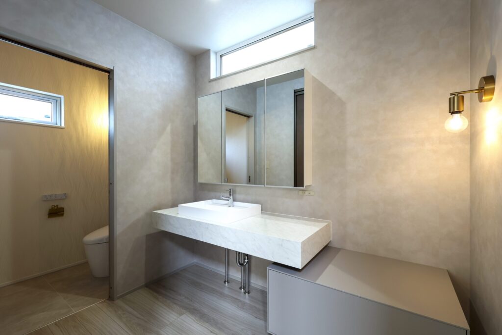 親子で並んで使えるワイドカウンターの洗面空間