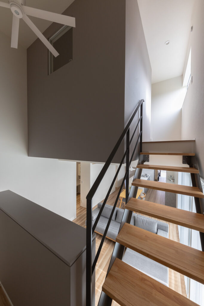 宙に浮かぶようなベッドルーム