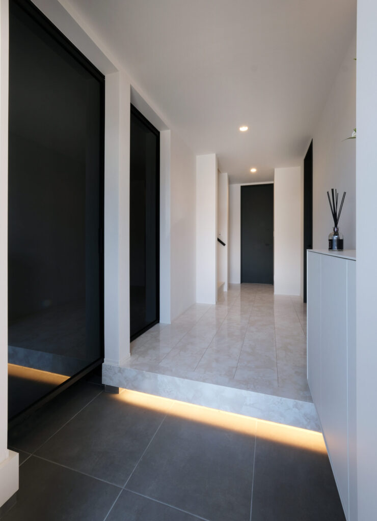 スタイリッシュな玄関ホール